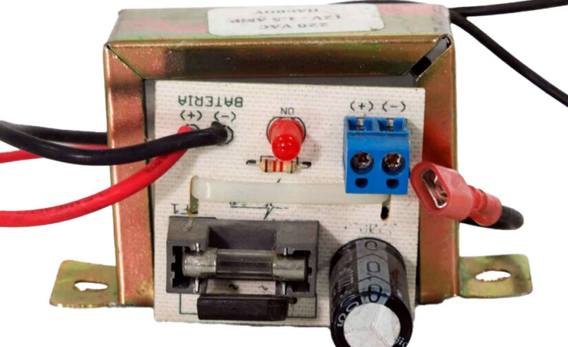FUENTE DE ALIMENTACIÓN 220VAC DE 12V x 2AMP C/FUNDA