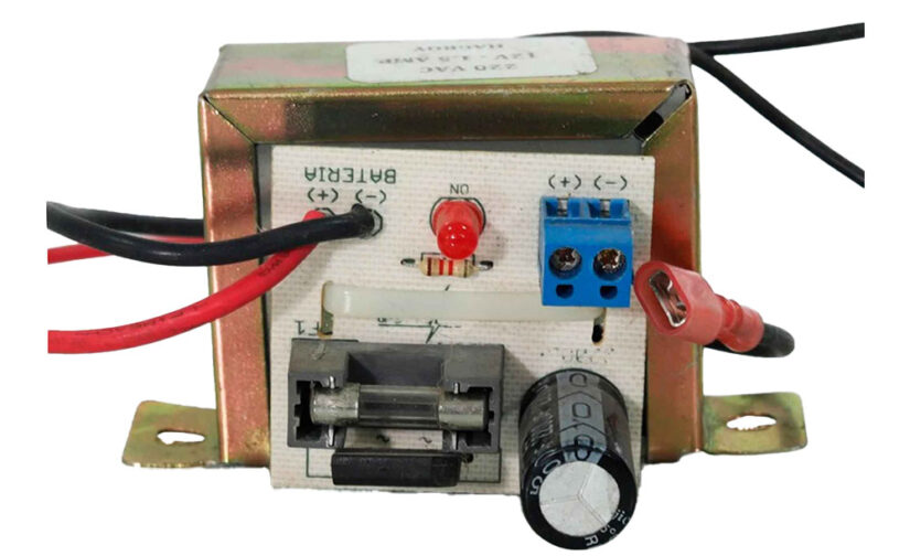 FUENTE DE ALIMENTACIÓN 220VAC DE 12V x 3AMP. C/FUNDA
